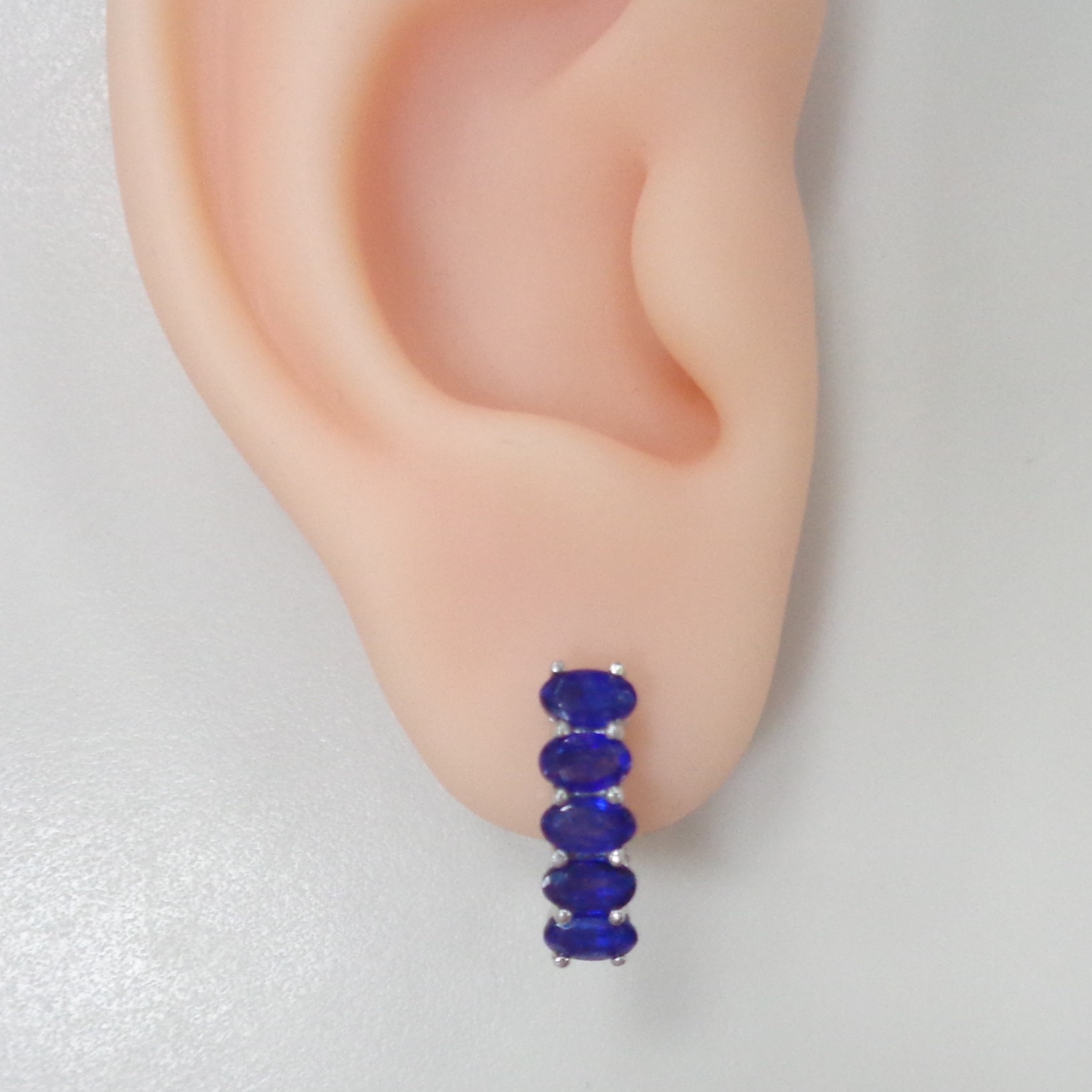 Серебряные серьги с сапфирами